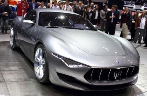 İtalyan lüks otomobil üreticisi Maserati’nin, markanın 100. yılını temsilen tasarlanan 2+2 kişilik konsept aracı Alfieri, Cenevre Otomobil Fuarı’nda göz kamaştırdı.