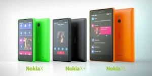 Aylardır devam eden söylentiler gerçeğe dönüştü, bir değil, üç Android'li Nokia birden tanıtıldı! Nokia, MWC 2014'te düzenlediği tanıtım etkinliğinde Android'li Nokia X ve Nokia X+ ve Nokia XL'yi gösterdi. Firmanın Android'li bir cep tanıtacağı, aylardır gelen sızıntılardan belliydi, ancak sanırız kimse 3 Android'li cep birden beklemiyordu. Tanıtım için sahneye çıkan CEO Stephen Elop, "Nokia X, Android açık kaynak kodlı yazılımının üzerine inşa edildi. Onu farklılaştırdık ve üzerine kendi deneyimimizi ekledik" dedi. Öncesinde Nokia Normandy olarak tanıdığımız Nokia X, Android işletim sistemini kullansa da Windows Phone'a benzer bir arayüze sahip. Nokia X'in teknik özelliklerinden tanıtımda bahsedilmedi, ancak uygun fiyat için üretilen cihazların yüksek özelliklere sahip olmasını beklemeyin. Nokia X'in bildiğimiz özellikleri arasında 4 inç dokunmatik ekran, çift SIM kart desteği, microSD kart ile genişleyebilme var. Cepler aynı zamanda Facebook ve Skype ön yüklü olarak geliyorlar. Maps, Mix Radio, One Drive da Nokia'nin yeni Android'li cepleriyle ön yüklü gelen uygulamalar arasında. Elop, yaptığı açıklamada Android geliştiricilerinin uygulamalarını Nokia X'e getirebileceğini söyledi.